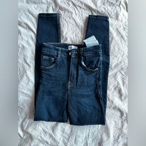 Zara High Waisted Skinny Jeans Dark Wash Size US 2 EUR 34 With Star Patch